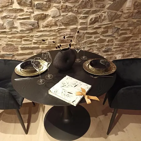 Apartment Loft Noir Trois-Ponts