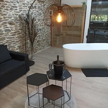 Loft Noir Apartment